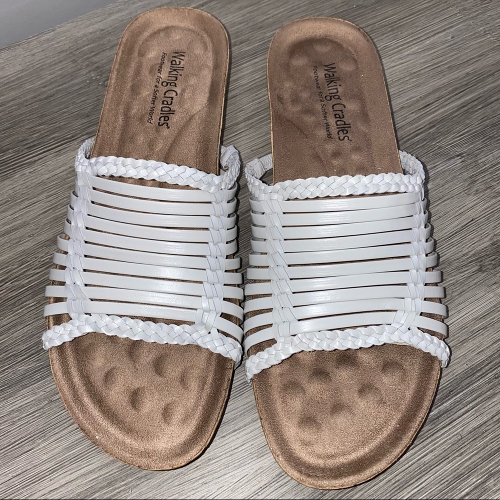 BNWOT Walking Cradles Size 7N